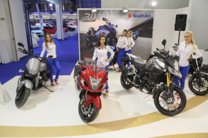 E dizajn Suzuki auto show hostese-13